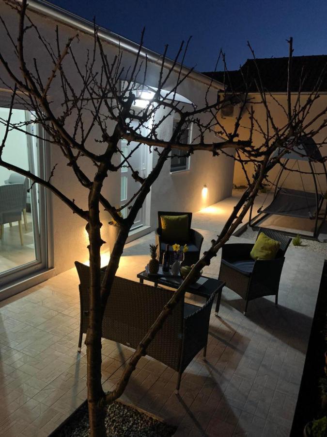 Apartman Ana Crno Exterior foto